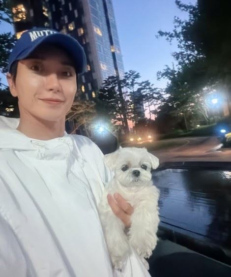 利特日前才因愛犬罹患心臟病與肺水腫,在社群平台發文向粉絲求助,希望能獲得相關獸醫與醫院資訊,當時就讓不少粉絲相當心疼。(圖/翻攝自利特IG)