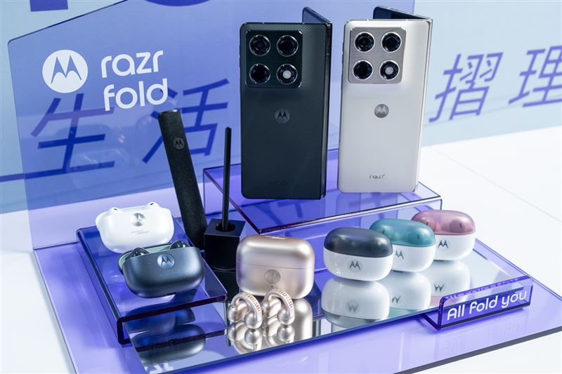 Motorola 正式發表旗下首款書本式旗艦摺疊智慧型手機全新motorola razr fold、moto pen ultra;旗艦級耳機 moto buds 2 plus、moto buds 2、moto buds loop限定款接續上市