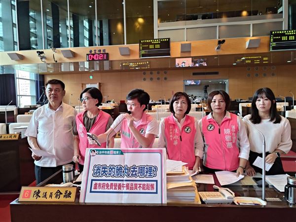 台中市議員陳俞融在議會上質詢,國小營養午餐供應不足問題。(圖/議員陳俞融提供)