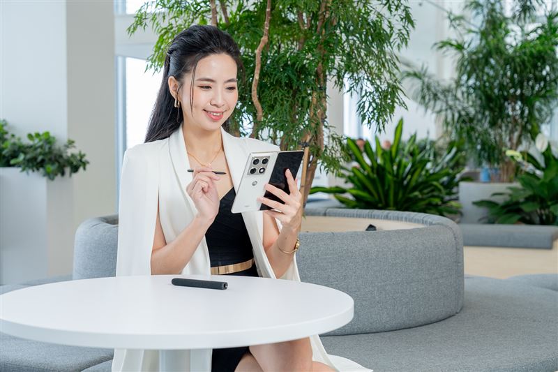 moto pen ultra將創意的精準度與生產力直接交到使用者手中,將razr fold轉化為功能強大的數位畫布與靈活的行動辦公空間