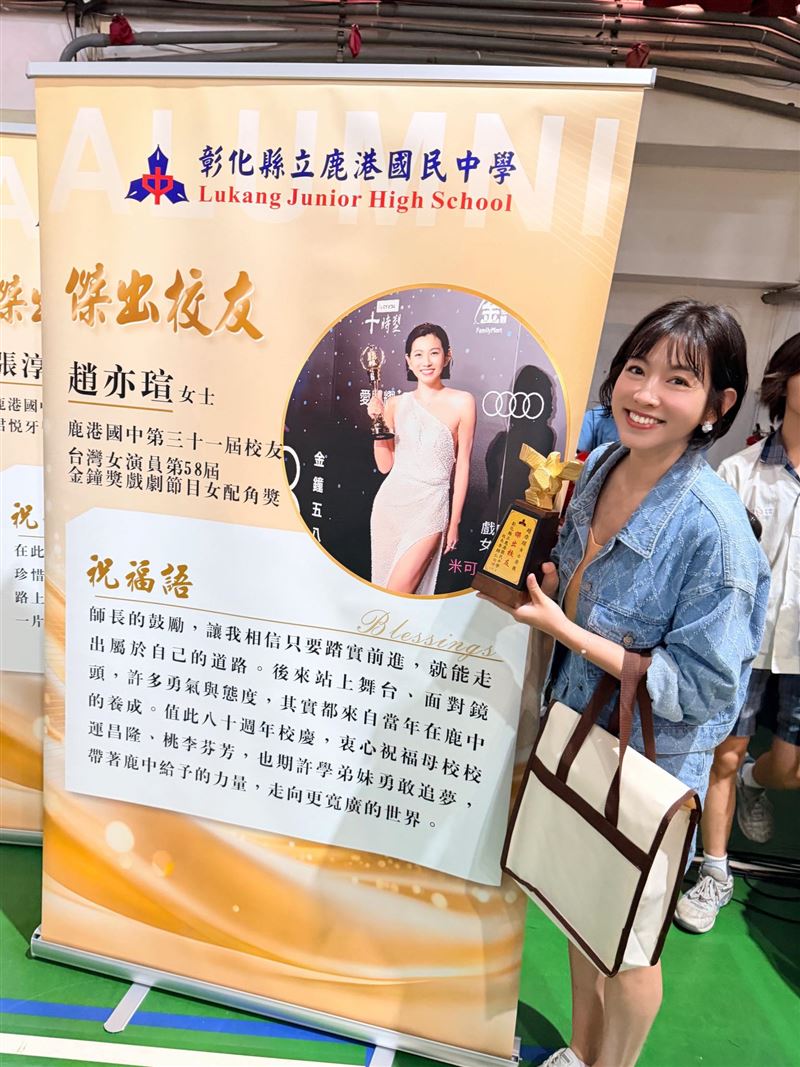 米可白自爆國中是放牛班。(圖/翻攝自臉書)