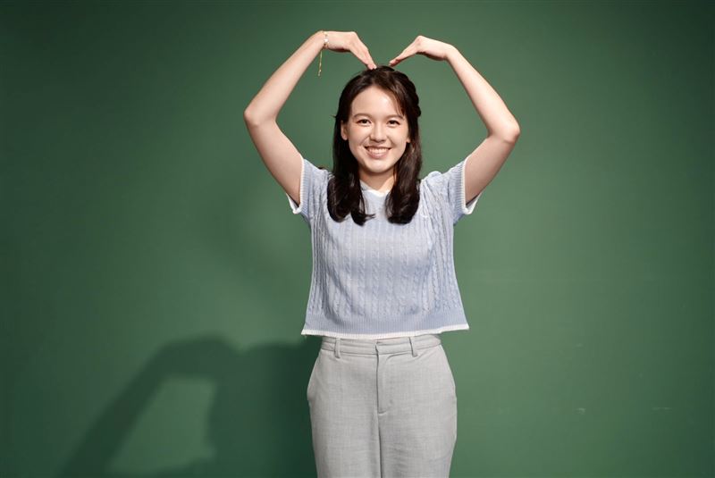 余子嫣大13歲老公真實身分曝光。（圖／大愛提供）