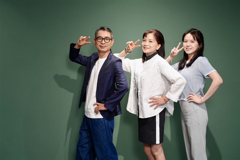 （左起）謝其文、柯素雲、余子嫣出席《大愛街2巷》媒體茶敘。（圖／大愛提供）