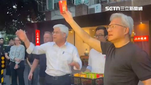 眾AI巨頭聚餐！黃仁勳同框魏哲家投餵炒麵