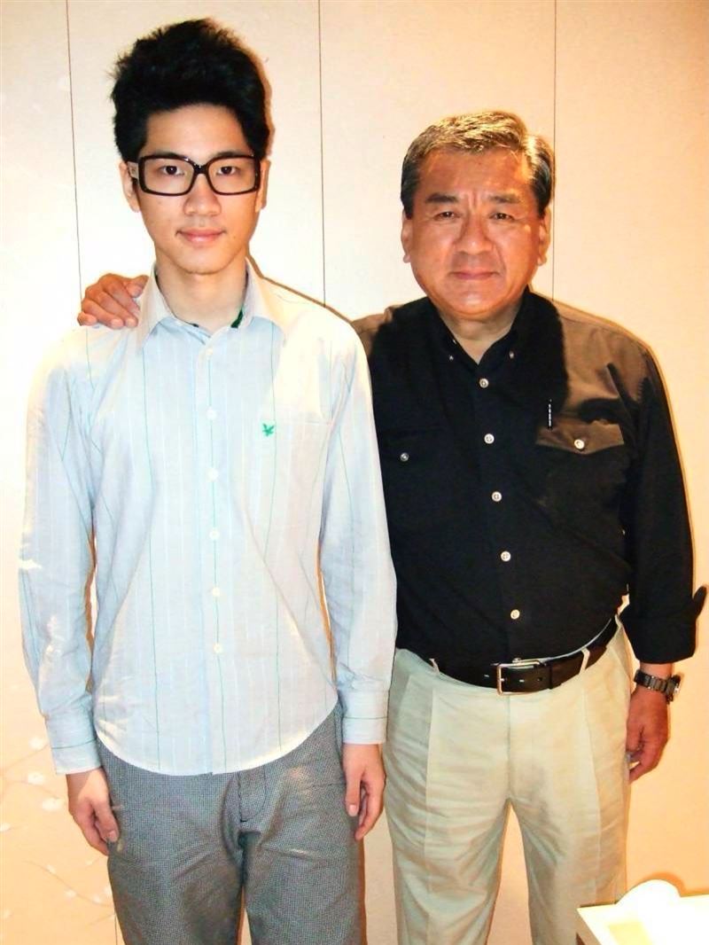 陳鋭貼出當年與尹衍樑合照,並且長文追思。(圖/翻攝自IG @rayray889)