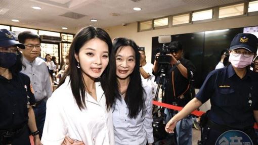 應曉薇之女街頭吞雲吐霧　男子環抱引熱議