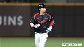 中職37年例行賽，味全龍指定打擊劉俊緯炸裂追平2分砲。（圖／記者劉彥池攝影）