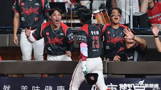 劉俊緯續命追平轟　龍隊9連勝亮魔術數字