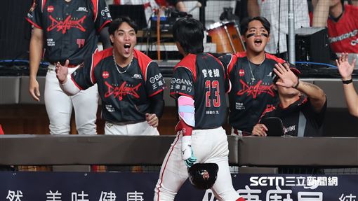 劉俊緯續命追平轟　龍隊9連勝亮魔術數字