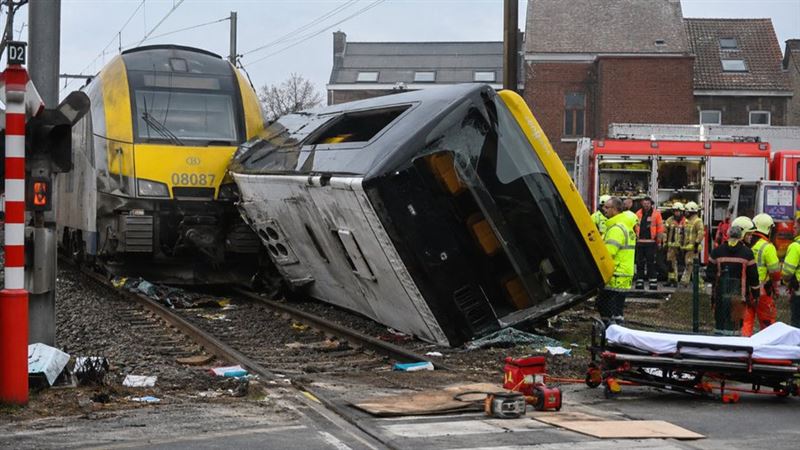 比利時小鎮奪命事故 校車撞火車釀4死