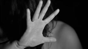 中國父女在路邊爭吵，一名陌生男子稱「幫教育孩子」竟拳打腳踢還過肩摔。（示意圖；翻攝自pexels）
