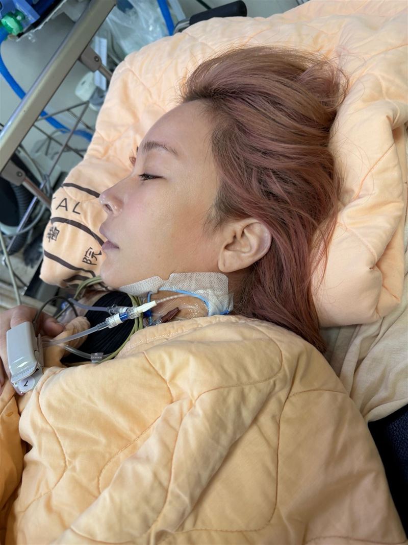 溫嵐身體不舒服習慣性吞成藥,從沒想過長期的忽視與隱忍,竟然演變成如此嚴重的病情。(圖/翻攝自溫嵐臉書)