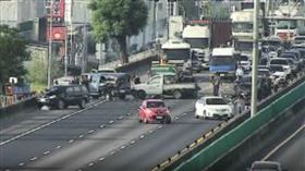 仁德,大灣,台南市,台南,路段,警察,車禍,小客車,貨車,主線,車禍,事故。（圖／翻攝畫面）