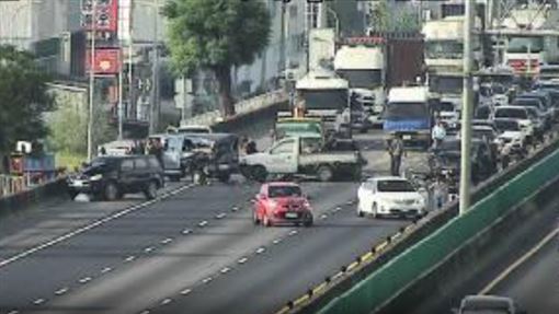 新／塞！國道嚴重事故…多車追撞封閉管制