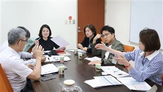 她轟蔣萬安應付黃仁勳　曝沈伯洋早做1事