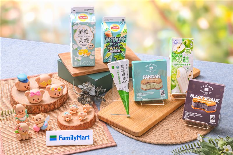 全家「飲料冰品抽抽樂」飲料、冰品任3件有機會「0元」帶回家,並推出Butterbear獨家實用周邊。(圖/全家提供)