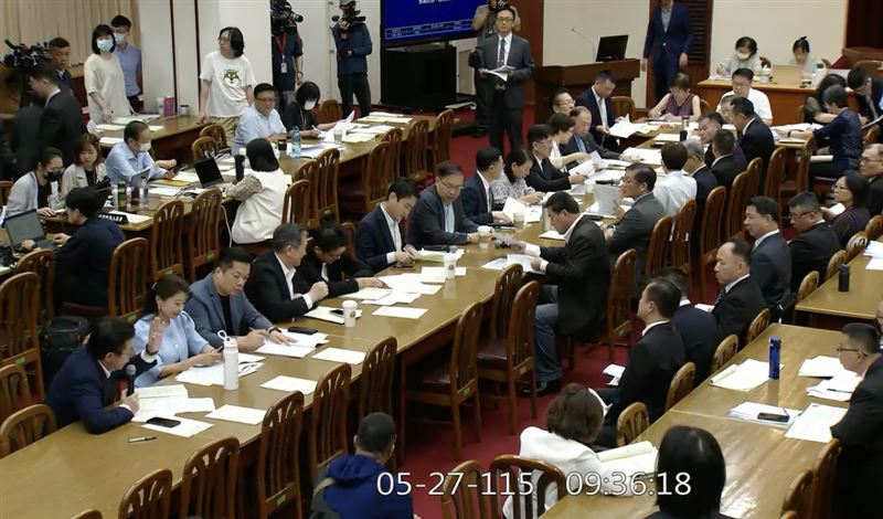 國防特別預算40分鐘出委(圖/翻攝自國會頻道)