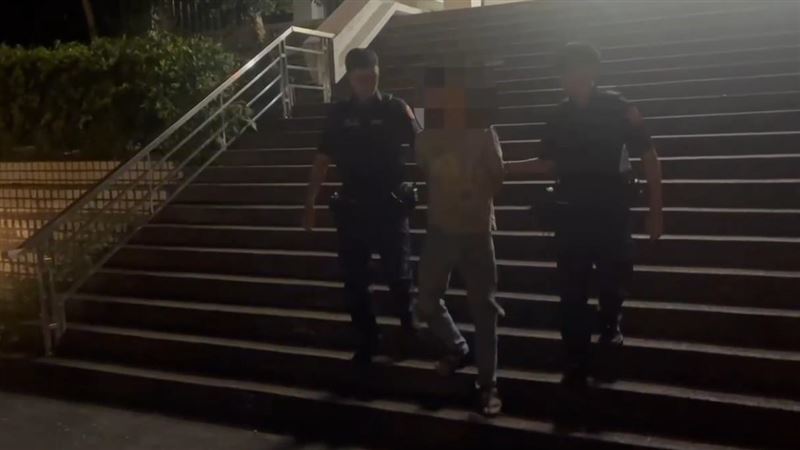 中和24歲蔡男騎乘電動車,遭警方攔查發現毒駕,壓制逮捕送辦。(圖/翻攝畫面)