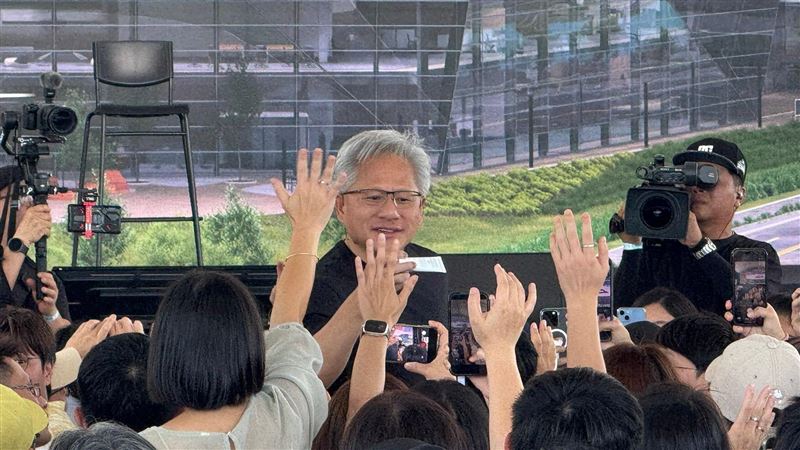 新/送員工神秘禮!黃仁勳曝「致富秘訣」