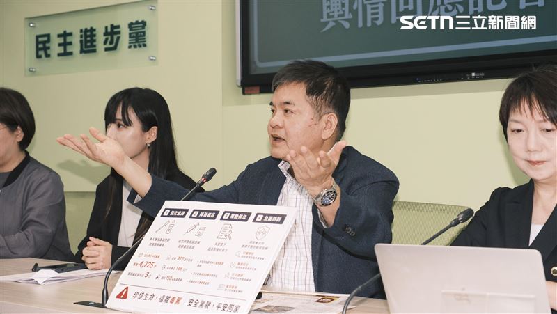 蕭旭岑捧現金照惹議!綠喊話司法快偵辦