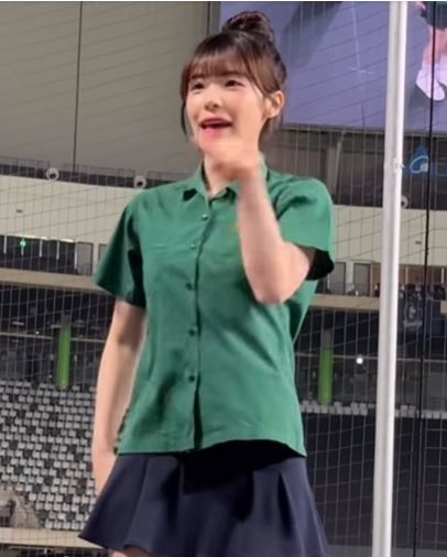 李多慧昨穿北一女制服在大巨蛋熱舞。(圖/翻攝自李多慧臉書)