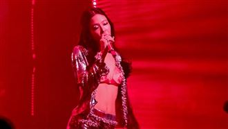 Jennie辣翻香奈兒派對　突唱全新未公開曲