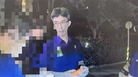 台北市信義區今（27日）凌晨一名陳姓男子酒駕，連撞停放在路邊的汽、機車。（圖／翻攝畫面）