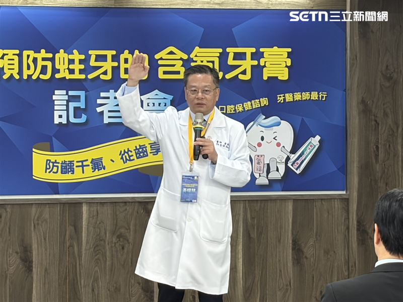 黃耀慧牙醫師說明「防齲關鍵」。(圖/記者簡浩正攝影)