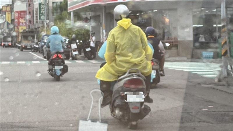 又毒駕!身藏7顆喪屍菸彈 騎車搖晃被逮