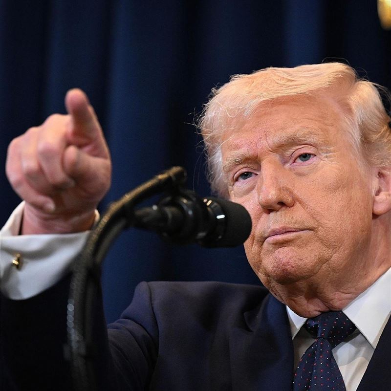 美國總統川普(Donald Trump)22日大讚「美光偉大」，助攻其多頭行情，美光股價隨後累計狂漲24%，不僅股價創歷史新高，市值也首度突破1兆美元關卡。（圖／翻攝自X平台 @factpostnews）