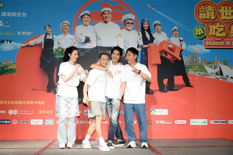 千千（左起）、浩子、藍正龍跟陳隨意出席首映會。（圖／三立提供）