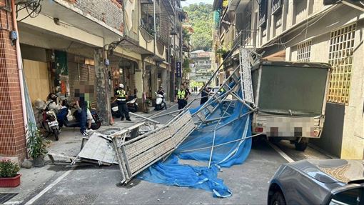 瑞芳驚傳鷹架倒塌！39歲工人摔落地面送醫