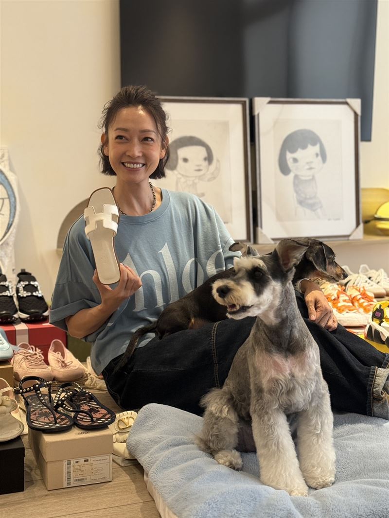 潘慧如帶愛犬宣傳愛心募款活動。(圖/記者宋亭誼攝影)