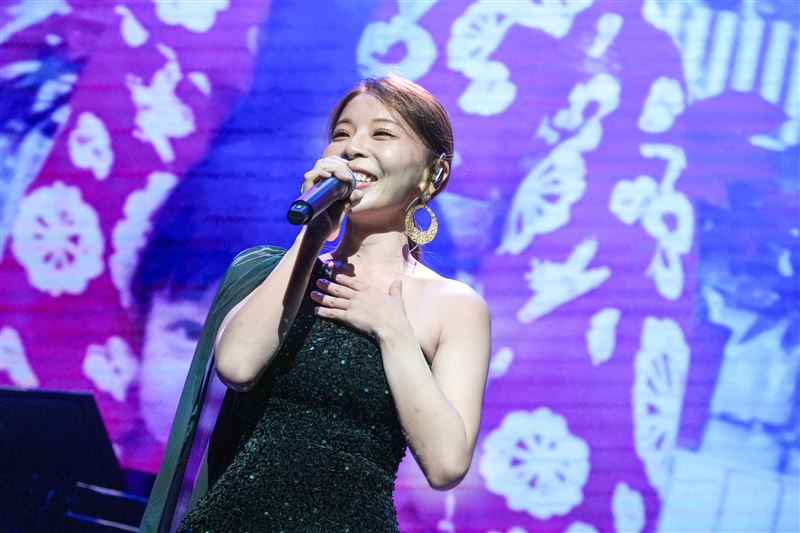 鍾綺重返家鄉高雄,擔任楊烈演唱會嘉賓。(圖/印太戰略智庫提供)