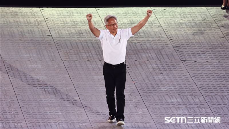 黃仁勳透露，自己人生第一輛車是紅色Toyota Supra，也就是車迷口中的「牛魔王」。（圖／記者劉彥池攝影）