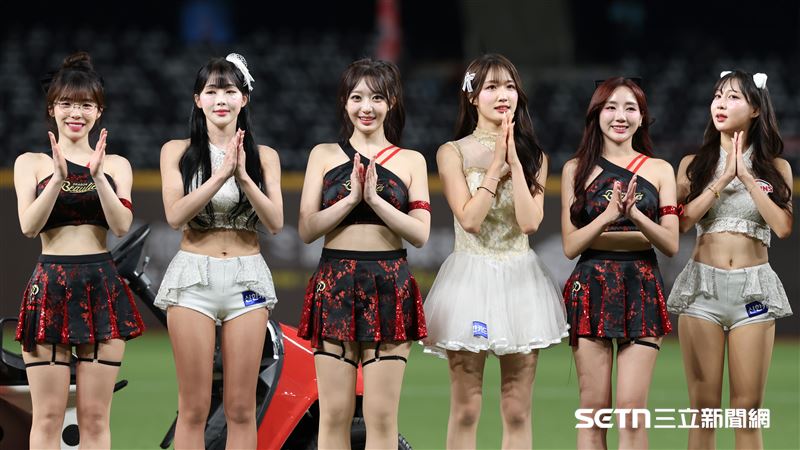 LG雙子應援團成員高藝池對小龍女韓籍成員李多慧(左1)印象深刻。(圖/記者劉彥池攝影)