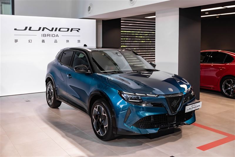 Alfa Romeo Junior油電版售價129.8萬元起。(圖/Alfa Romeo提供)