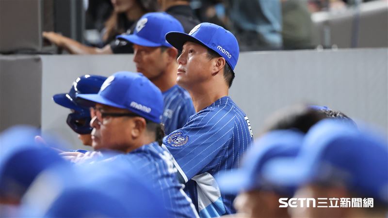 中職37年例行賽，富邦悍將打擊教練高國輝。（圖／記者劉彥池攝影）