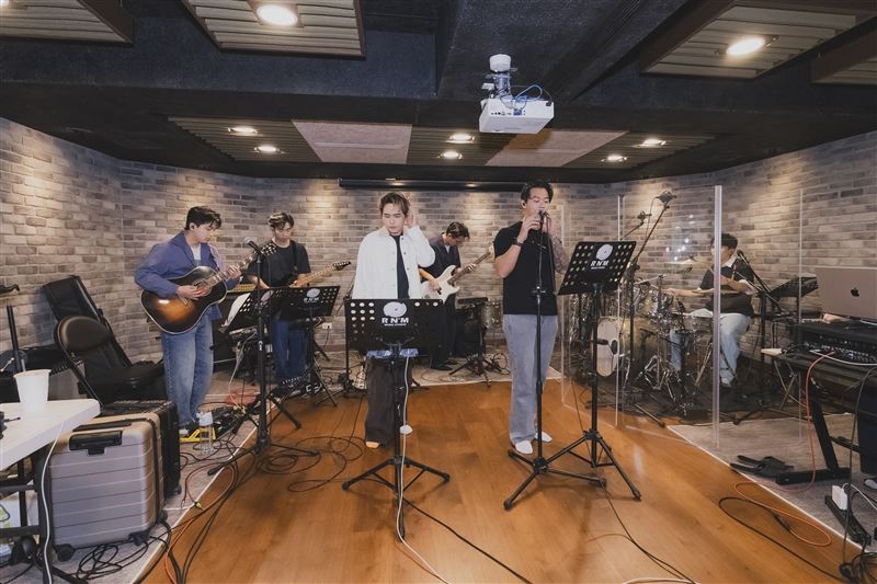 高爾宣與理想混蛋合作。（圖／ID音樂節提供）