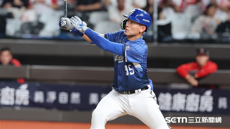 中職37年例行賽,富邦悍將捕手戴培峰。(圖/記者劉彥池攝影)