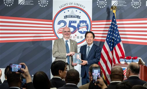 總統送川普《張忠謀自傳》！他揭背後用義