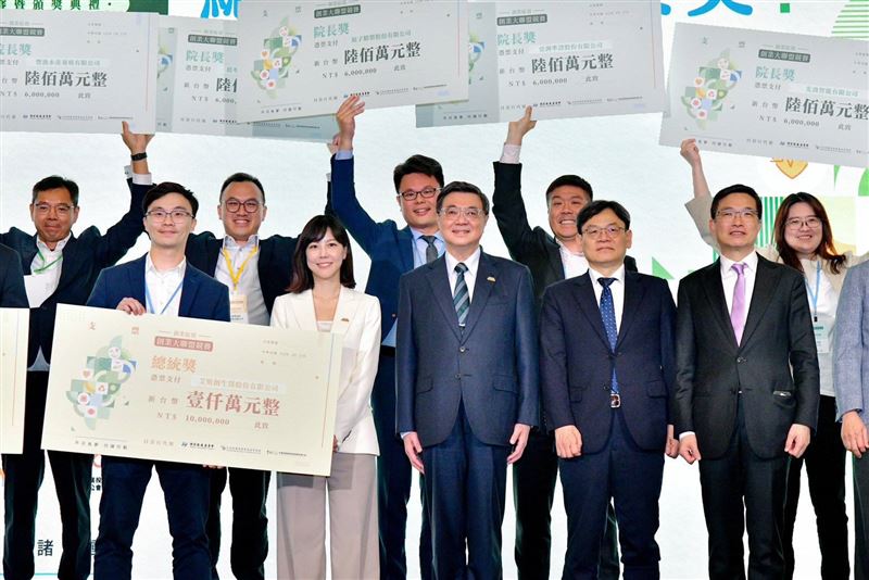 卓榮泰出席出席「創業綻放-創業大聯盟競賽」頒獎典禮。(圖/行政院提供)