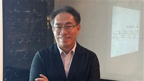 世紀民生（5314）透過10個月內瘋狂併購5家上市公司，以「鳳凰計畫」整合AI大健康與無人機技術鏈。今年前4月營收年增161.5%，並預告年底申請數位保險牌照，全面重構集團版圖，董事長張祐銘目標今年營收翻倍至60億元，綜效進入收割期。（圖／記者師瑞德攝影）