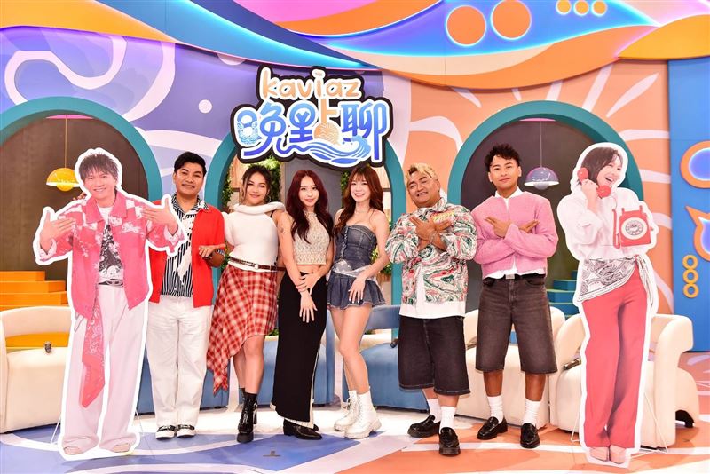 王宏恩(左起)、阿布田、阿布絲、李芷婷、米奇、黑旋風(杜家慶、杜紹穎)、梁文音出席新節目記者會。(圖/《kaviaz晚點聊》提供)