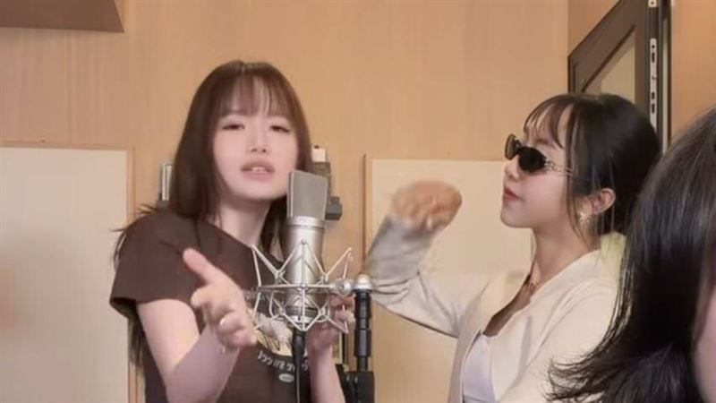 蔡佩軒接受PK邀請,和文慧如兩人來到錄音室合作。(圖/翻攝自文慧如臉書)