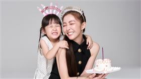 林雨葶（右）和女兒（左）感情非常好。（圖／一束光影藝提供）