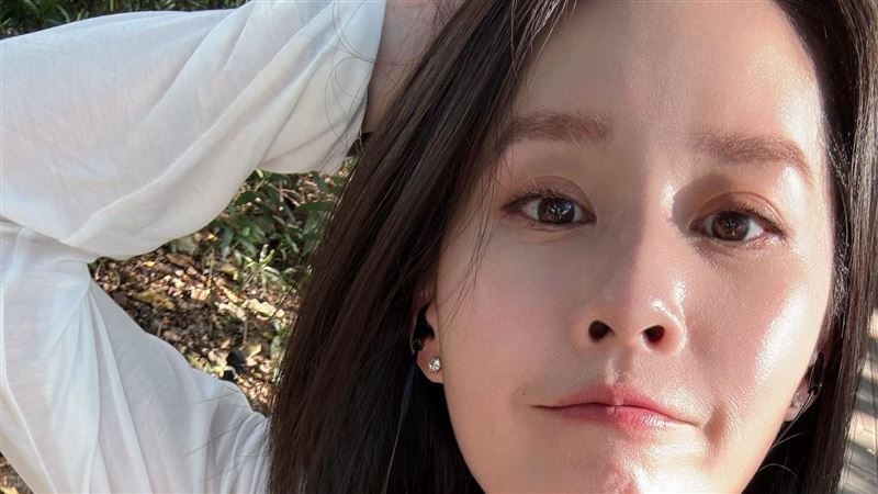 為皮克敏拚了!曾愷玹烈日街頭暴走灑花瓣