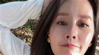 為皮克敏拚了！曾愷玹烈日街頭暴走灑花瓣