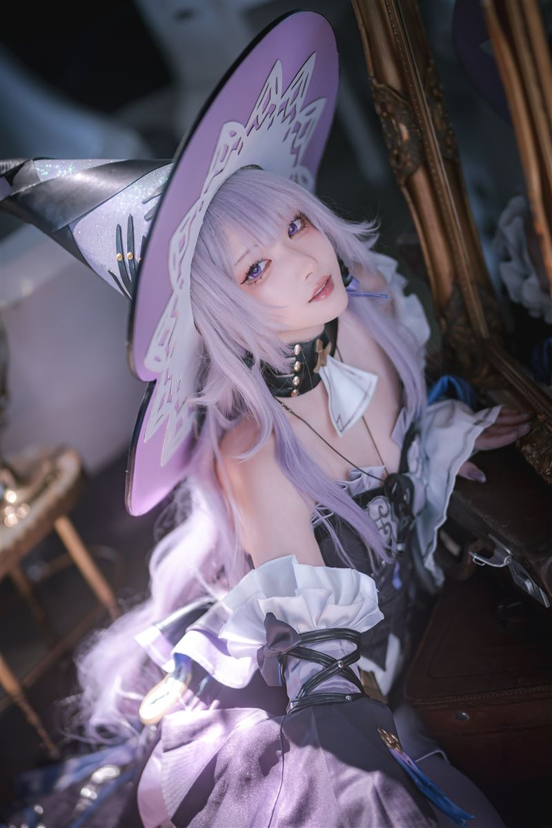 在多數 Cosplayer 集中於東京等大都市的潮流中，幸まる (Yukimaru) 獨樹一格，選擇以「四國・德島」為主要活動據點，並走遍四國各地進行外景拍攝。這種深耕地方、不隨波逐流的選擇，充分展現了她對 Cosplay 創作的獨立性與獨特堅持。&nbsp; （圖／COSMOS創作攝影展提供）