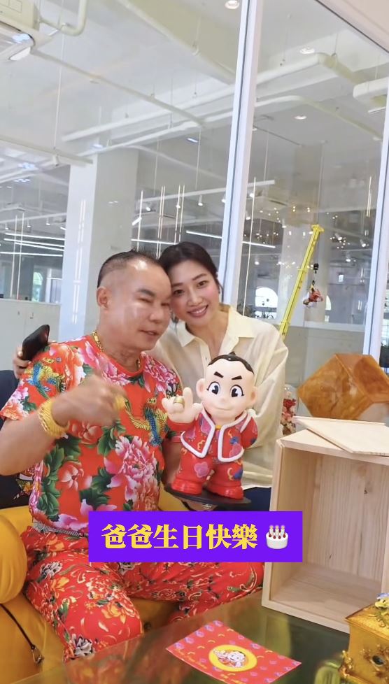 「吊車大王」的胡閩玹,昨(27日)送爸爸生日大禮。(圖/翻攝自臉書)